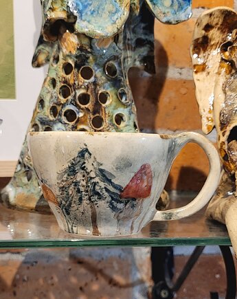 Kubek ceramiczny z leśnym motywem., Galeria Pod Rotuzem