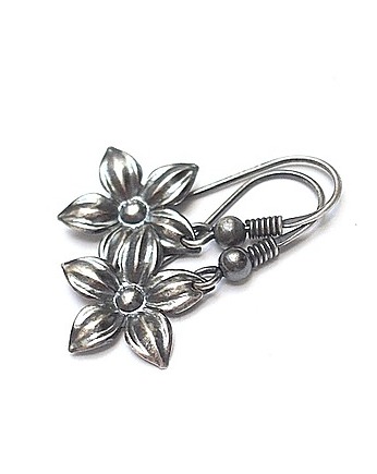 Kolczyki srebrne Silver  flower, ZAMIŁOWANIA - Elegancki prezent