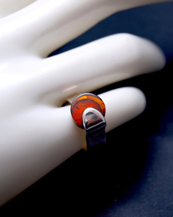 Srebrny pierścionek z bursztynem, POLLY Design