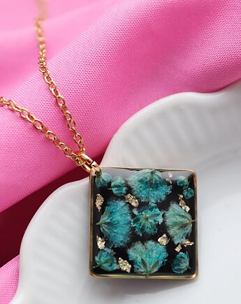 Naszyjnik z turkusową gipsówką, Kwiatostany