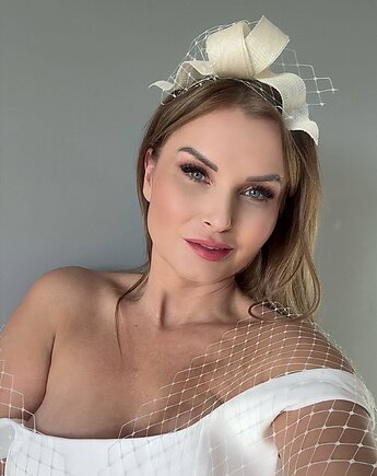 Fascynator ślubny NOEMI ECRU z WOALKĄ inne kolory, MONIKA SAXTON LUXURIOUS MILLINERY