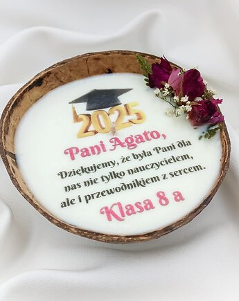Personalizowana świeca w kokosie na zakończenie 8 klasy dla nauczyciela, Swiecznikowo