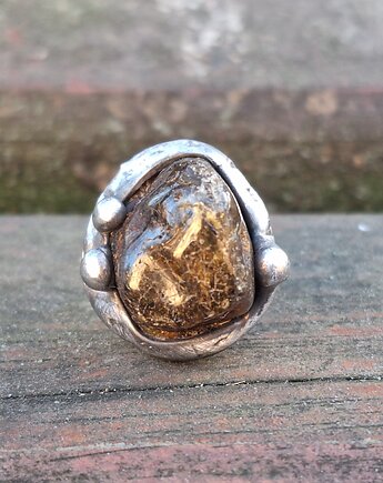 Big - pierścionek regulowany, po drugiej stronie lustra