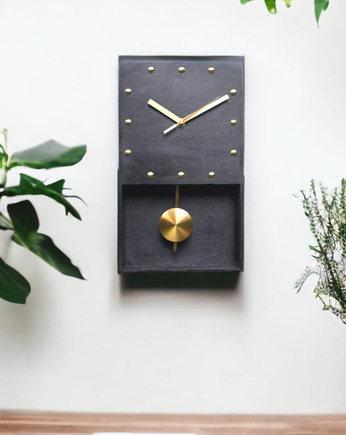 Drewniany Czarny  zegar ścienny z wahadłem - bez tykania, Clock Wood Studio