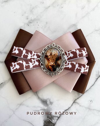 Kolekcja Krówką z wiankiem z grafiką zamkniętą pod kaboszonem, Pudrowy Różowy