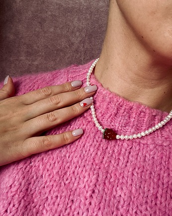Naszyjnik Choker z pereł hodowlanych z malinką/truskawką, BeeŻuuu Maja Pluta