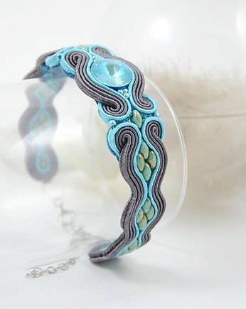Feather in gray, Izziland