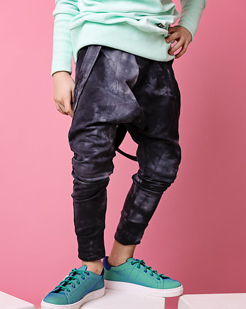 Czarne spodnie z szelkami TIE DYE, vavu
