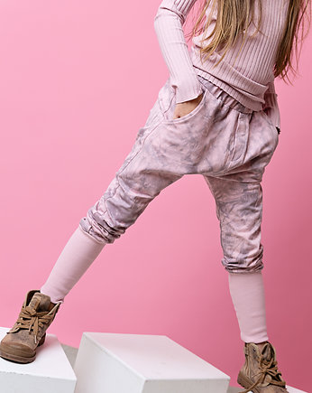 Różowe joggersy tie dye BERIZO, vavu