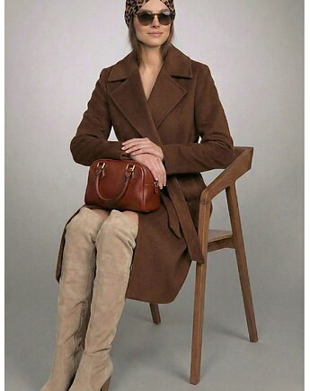 Brązowy płaszcz z alpaki, Ola Melcer