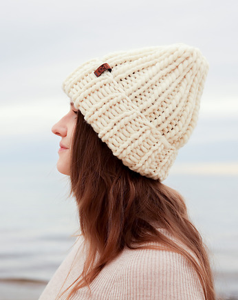 Klasyczna biała czapka oversize z grubej wełny, Holy Alpaca Knit