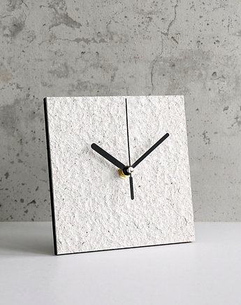Minimalistyczny biały zegar z papieru z recyklingu, STUDIO blureco