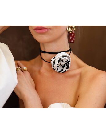 Choker z jedwabiu, Celina Parysów