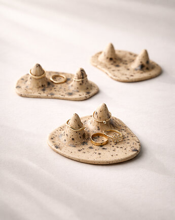 Ring holder / ceramiczna podstawka na pierścionki, Joanna Szewczuk