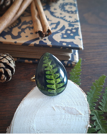 Pierścionek łezka z zatopioną paprocią, Figa handmade accessories