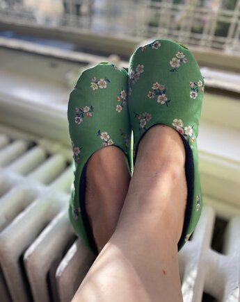 Kapcie zielone w kwiatki r.37, be- być i tworzyć