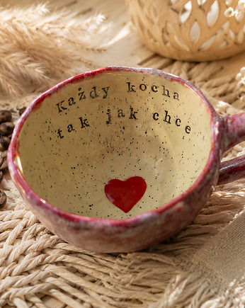 Filiżanka ceramiczna handmade z napisem "Każdy kocha tak jak chce", Agnieszka Szehyńska Ceramika