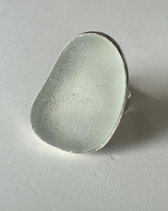 Srebrny pierścionek regulowany ze szkłem morskim, bluewavestudio