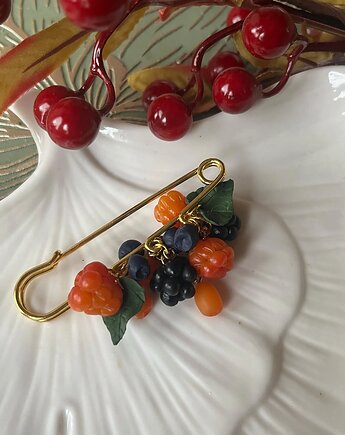 Ręcznie robiona broszka z jagodami moroszki , MariaPolymer