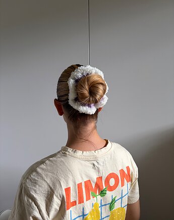 Wełniana puchata scrunchie, fumi knits