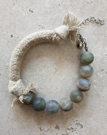 Bransoletka z  labradorytem i lnianym sznurem, modesign