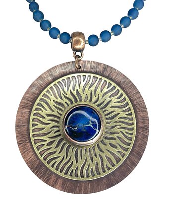 Wisior z jaspisem cesarskim na ażurowym słońcu, Artseko