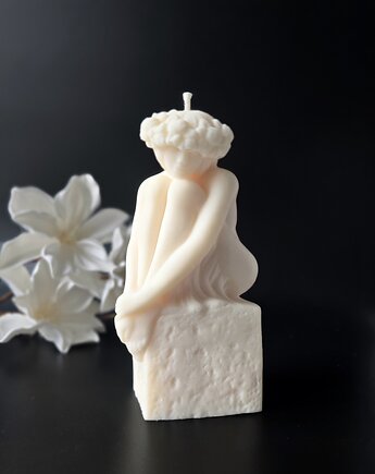 Świeca sojowa Tulia - kobieta na kamieniu, nejmi candles