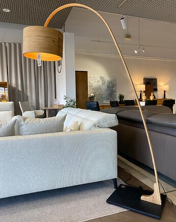 Lampa podłogowa łukowa LEEA - Lampa wykonana z dębu i czarnego granitu, LEEA lamps