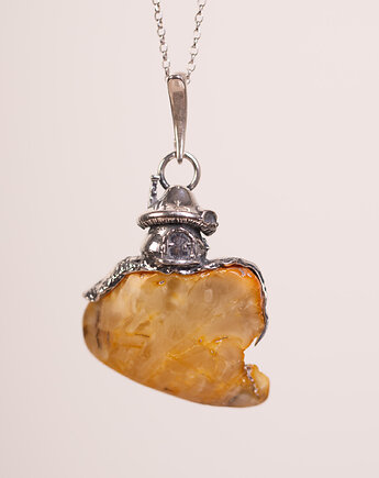Wisiorek srebrny domek na naturalnym bursztynie bałtyckim, Andorii by Baco