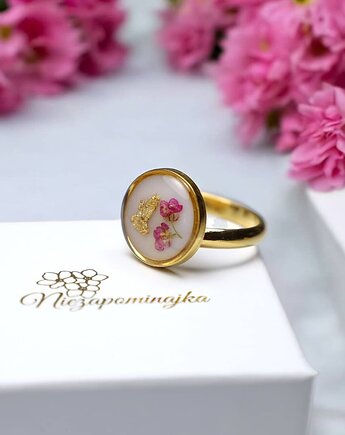 Pierścionek Smagliczka złoty okrągły z płatkami złota, Lovely Jewellery