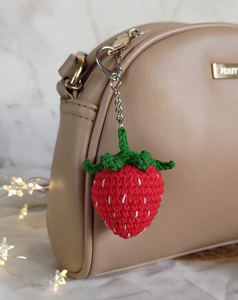 Brelok truskawka, Brelok do kluczy, Brelok dla dziecka, Zawieszka truskawka, EcoToysByNastya