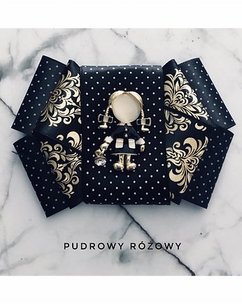 Brosza  Glamour z Dziewczynką New, Pudrowy Różowy