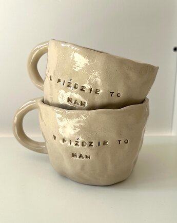 Kubek z brzydkim napisem W PIŹDZIE TO MAM 300 ml, rel ceramic