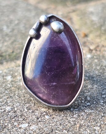 Ametyst - pierścionek regulowany, po drugiej stronie lustra