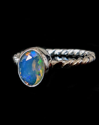 Pierścionek subtelle- delikatny opal, Pracownia Neores