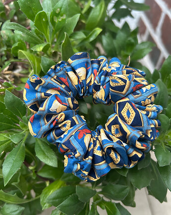 Jedwabna gumka scrunchie z upcyclingu, Lush from trash
