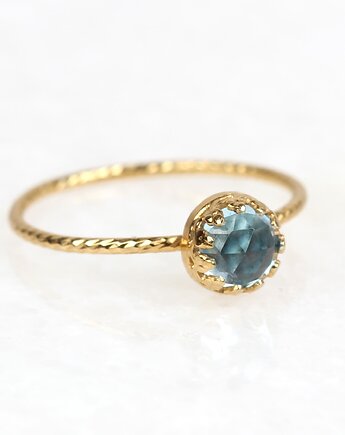 Złoty pierścionek Petite z topazem Sky Blue, Blooming Stones
