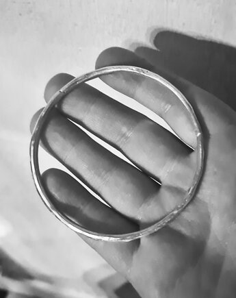 Bransoleta HOOP młotkowana ręcznie kute srebro, RA