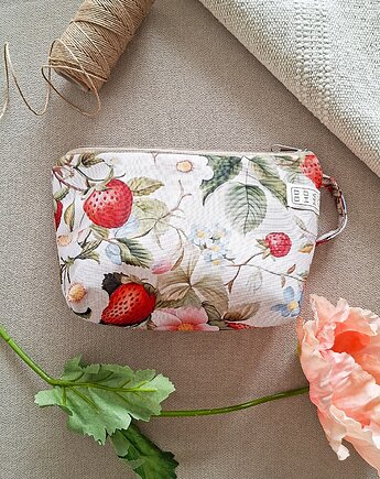 ŚREDNIAK kosmetyczka Bohomazy Strawberry Patch - handmade, BOHOMAZY