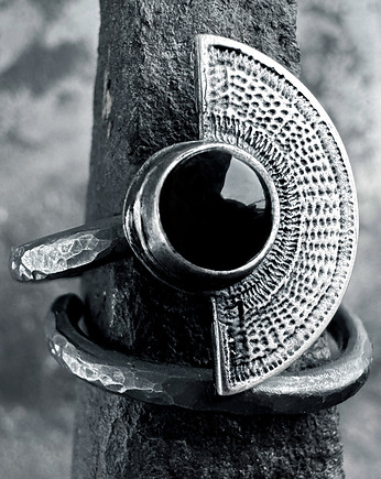 Orientalny pierścionek wachlarz z onyksem, SHAMBALA
