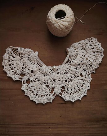 Szydełkowy koronkowy kołnierzyk wzór vintage, Niebieski Zagajnik