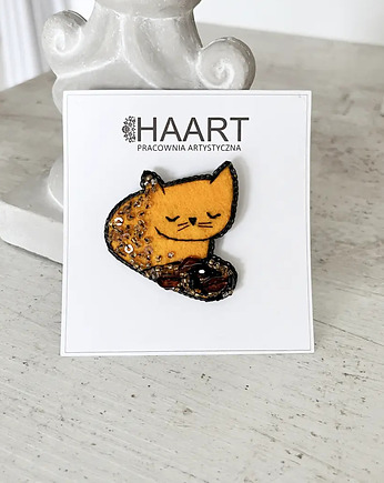 Broszka KOT 13 ręcznie haftowana przypinka kotek, HAART