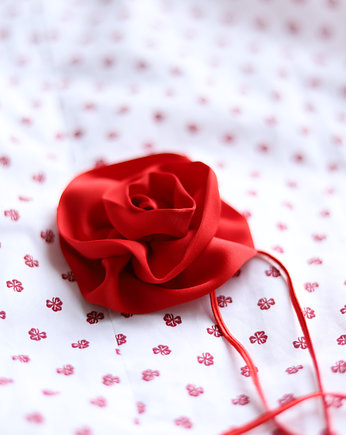 Czerwony choker róża, Celina Parysów
