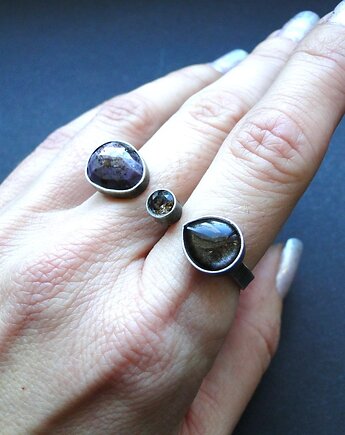 Pierścień potrójny z szafirem, Memero