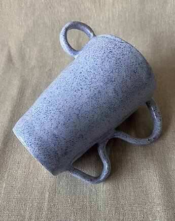 Ceramiczny wazonik, Cała w kurzu