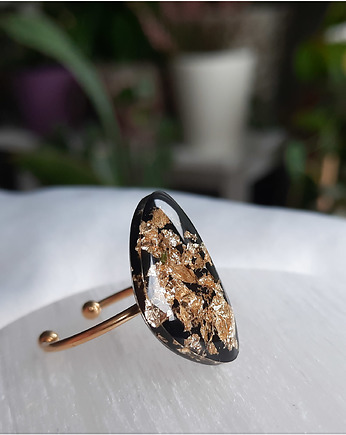 Pierścionek z drobinkami na czarnym tle, Figa handmade accessories