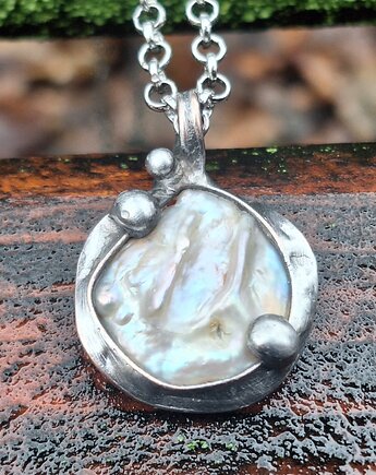 Perła po prostu - wisiorek, po drugiej stronie lustra