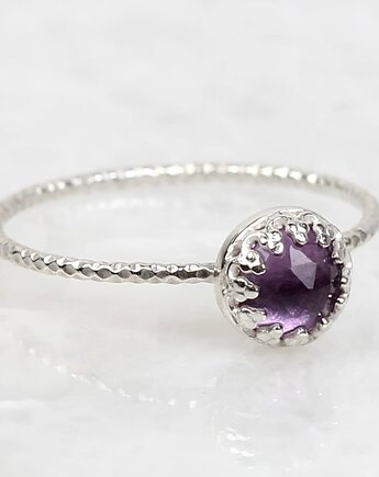 Minimalistyczny pierścionek Petite z ametystem w stylu Vintage, Blooming Stones
