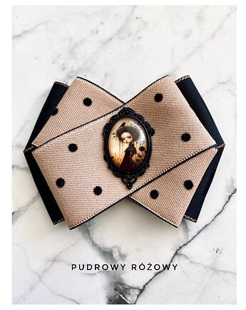 Brosza z niesamowitą grafiką zamkniętą pod kaboszonem NEW, Pudrowy Różowy