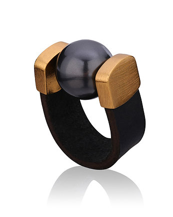 Pierścionek Black Pearl Ring in Gold, OSOBY - Prezent dla Dziewczyny